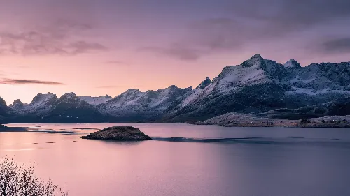 Natural view over the lake and mountain 4k desktop wallpaper